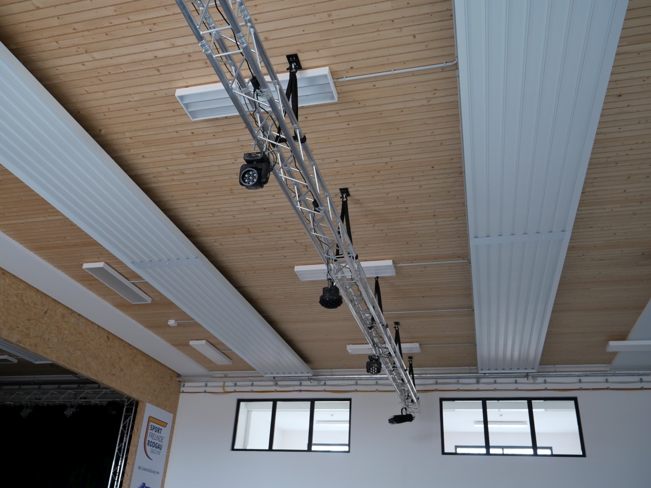 Lichttraverse Saaldecke